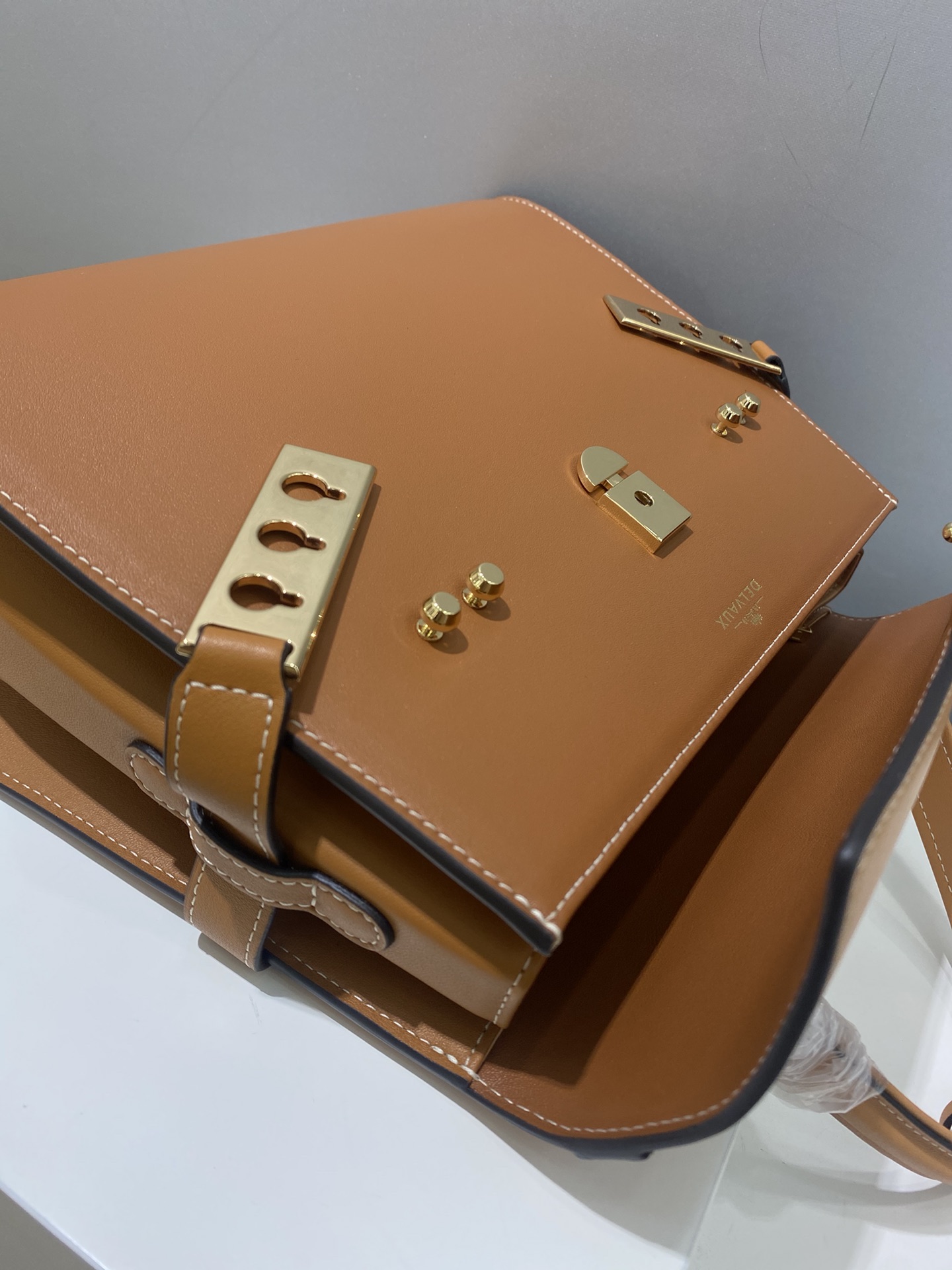 델보 템포트 MM 샤리오뜨백